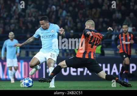 Manchester City's Gabriel Jesus, left, and Shakhtar's Yaroslav Rakitskiy, right, in the fight for the ball during of the Champions League group stage match between Shakhtar Donetsk and Manchester City at Metalist Stadium in Kharkov. Ukraine, Tuesday, October 23, 2018 (Photo by Danil Shamkin/NurPhoto) Stock Photo