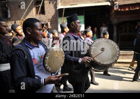 Devotees playing traditional drums as Locals carry and rotates top part of a chariot of Lord Narayan across the streets of Hadigaun during Lord Narayan jatra festival in Hadigaun, Kathmandu, Nepal on Thursday, October 25, 2018. Once in a every year right after Dashain Festival this festival celebrates. The Narayan Jatra Festival of Hadigaun is a unique Festival in the capital involving three circular bamboo structures, above which an idol of the Lord Narayan in placed, and then rotated by two people standing below. (Photo by Narayan Maharjan/NurPhoto) Stock Photo