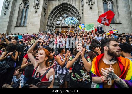 Street artists and clowns take part in a demonstration to support Brazilian presidential candidate for the Workers' Party (PT) Fernando Haddad, in downtown Sao Paulo Brazil, on October 26, 2018. - The Brazilian presidential runoff election will take place on October 28. (Photo by Cris Faga/NurPhoto) Stock Photo