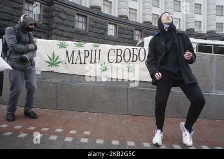 Ukrainian activists dance during a rally for legalization of using of marijuana, near the Cabinet of Ministers, in Kiev,Ukraine, 27 October, 2018. A group of activists gathered to demand Ukrainian officials decriminalization and the legalization of the use of marijuana. (Photo by NurPhoto) Stock Photo