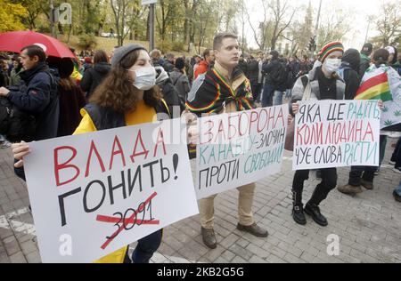 Ukrainian activists hold posters during a rally for legalization of using of marijuana, near the Cabinet of Ministers, in Kiev,Ukraine, 27 October, 2018. A group of activists gathered to demand Ukrainian officials decriminalization and the legalization of the use of marijuana. (Photo by NurPhoto) Stock Photo