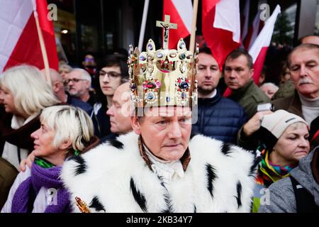 Hundreds of thousands march to celebrate Polish independence in Warsaw on November 11, 2018 in Warsaw, Poland (Photo by Jakub Wlodek/NurPhoto) Stock Photo