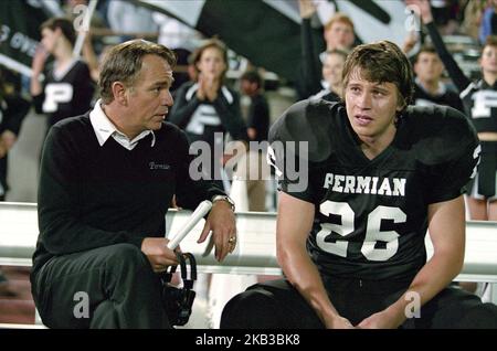 FRIDAY NIGHT LIGHTS, BILLY BOB THORNTON, GARRETT HEDLUND, 2004 Stock Photo