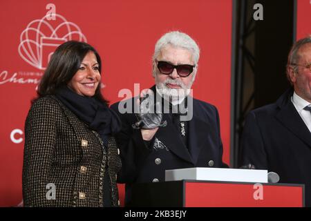 German fashion designer Karl Lagerfeld (C), flanked by Paris mayor Anne Hidalgo (L) launch the Champs Elysees Christmas lights, on November 22, 2018 in Paris, France. (Photo by Michel Stoupak/NurPhoto) Stock Photo