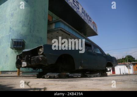 Goodyear workers did not receive their tire allocation today, Thursday 12/13/2018, which had been canceled before the company closed its operations in Venezuela. They would be handed over to the workers this week, and because officials of the Bolivarian National Armed Forces prohibited the delivery of the units to the distributor. Located near the factory where tires are normally removed, in response to this situation some workers expressed that 'The closure of Goodyear is one more sadness. Not a surprise is the second multinational company that leaves the country. (Photo by Humberto Matheus/N Stock Photo