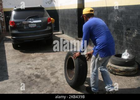 Goodyear workers did not receive their tire allocation today, Thursday 12/13/2018, which had been canceled before the company closed its operations in Venezuela. They would be handed over to the workers this week, and because officials of the Bolivarian National Armed Forces prohibited the delivery of the units to the distributor. Located near the factory where tires are normally removed, in response to this situation some workers expressed that 'The closure of Goodyear is one more sadness. Not a surprise is the second multinational company that leaves the country. (Photo by Humberto Matheus/N Stock Photo