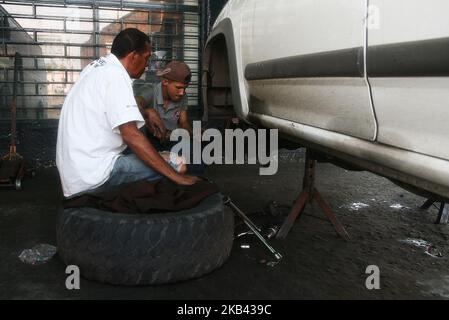 Goodyear workers did not receive their tire allocation today, Thursday 12/13/2018, which had been canceled before the company closed its operations in Venezuela. They would be handed over to the workers this week, and because officials of the Bolivarian National Armed Forces prohibited the delivery of the units to the distributor. Located near the factory where tires are normally removed, in response to this situation some workers expressed that 'The closure of Goodyear is one more sadness. Not a surprise is the second multinational company that leaves the country. (Photo by Humberto Matheus/N Stock Photo