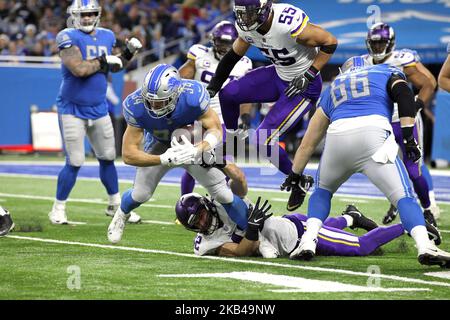 October 6, 2019, East Rutherford, New Jersey, USA: Minnesota Vikings  outside linebacker Anthony Barr (55) and Ben Gedeon (42) tackle New York  Giants running back Jon Hilliman (28) in the end zone