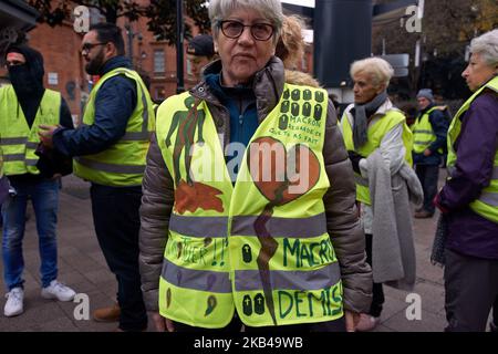 A woman poses with her yellow vest painted against police and french state violence. Yellow Vests gathered in Toulouse in protest against police violence as more than 5000 people have been arrested since November 17, across France, more than 250 people have been injured in Toulouse since December 1, 2018. Across France, more than a dozen of people have lost an eye due to the indiscrimated use of flashball or lost a member (hand or foot). The Yellow Jackets movement begun peacefully on November 17th by a protest against the rise of taxes on oil products.In Toulouse, France on December 23, 2018. Stock Photo