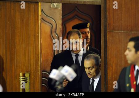 Former Egyptian president Hosni Mubarak (C, front), who was ousted following a popular uprisal in 2011, is escorted by his son (C, behind) Gamal (L) as he testifies during a session in the retrial of members of the now-banned Muslim Brotherhood over charges of plotting jailbreaks and attacks on police during the 2011 uprising, at a make-shift courthouse in southern Cairo, Egypt on December 26, 2018. (Photo by Mohamed Mostafa/NurPhoto) Stock Photo