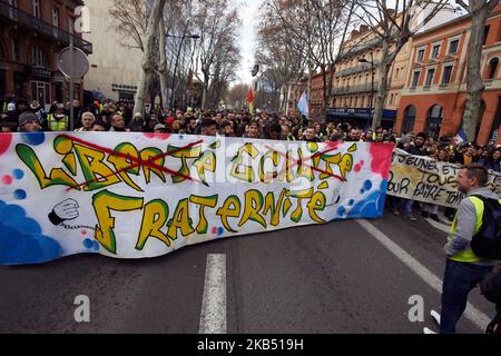 The banner reads 'Liberty, Equality, Fraternity'. For the Act XI of the Yellow Vest movement, more than 10 000 people took to the streets of Toulouse for the anti-governement protest. Skirmishes took place between protesters and riot police during 3 hours. Riot police used of tear gas canister and one police water cannon. The Yellow Jackets movement begun on November 17th by a protest against the rise of taxes on oil products. The rise of taxes was the detonator of their wrath against French President Macron and his governement and their demand of his resignation.Toulouse. France. January 26th Stock Photo