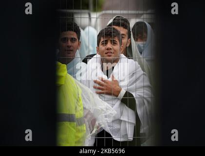 A view of people thought to be migrants inside the Manston immigration short-term holding facility located at the former Defence Fire Training and Development Centre in Thanet, Kent. Picture date: Thursday November 3, 2022. Stock Photo