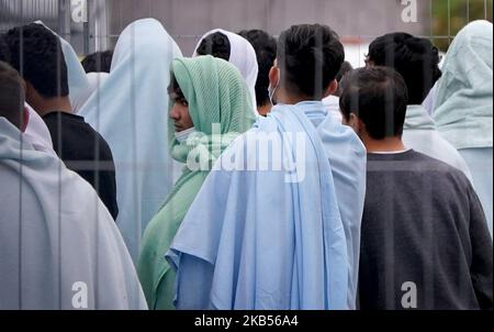 A view of people thought to be migrants inside the Manston immigration short-term holding facility located at the former Defence Fire Training and Development Centre in Thanet, Kent. Picture date: Thursday November 3, 2022. Stock Photo