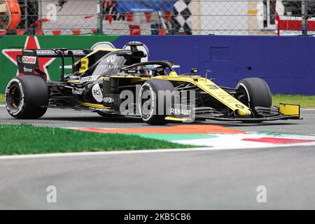 Daniel Ricciardo driving the (3) Renault F1 Team on track during practice for the Formula One Grand Prix of Italy at Autodromo di Monza on September 6, 2019 in Monza, Italy. (Photo by Emmanuele Ciancaglini/NurPhoto) Stock Photo