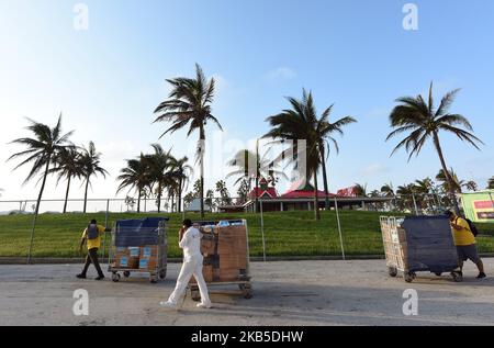 Crew members of Royal Caribbean International's Mariner of the Seas offload 20,000 meals prepared for Hurricane Dorian victims on September 7, 2019 in Freeport, Bahamas. The ship is also providing an estimated 300 Freeport evacuees of the storm with food, water, an opportunity to take a shower, as well as transportation to Nassau, New Providence. (Photo by Paul Hennessy/NurPhoto) Stock Photo