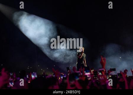 Tommaso Paradiso frontman of italian Pop band ‘Thegiornalisti’ performs live on stage during the ‘Love Tour 2019’ at Circo Massimo on September 07, 2019 in Rome, Italy. (Photo by Giuseppe Maffia/NurPhoto) Stock Photo