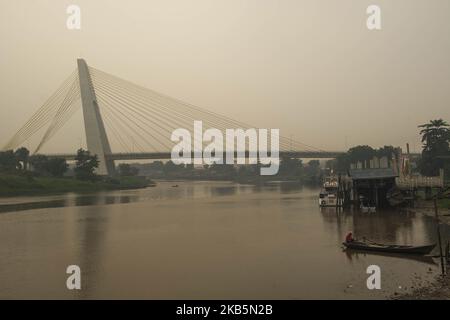 General view of Pekanbaru City shrouded in haze from forest fire in Riau Province, Indonesia, on Sept. 10, 2019. The Indonesian Agency for Meteorology, Climatology and Geophysics (BMKG) said smoke on today morning reduced visibility to 800 meters in Pekanbaru, and air quality fell to an unhealthy status. (Photo by Afrianto Silalahi/NurPhoto) Stock Photo