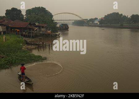 General view of Pekanbaru City shrouded in haze from forest fire in Riau Province, Indonesia, on Sept. 10, 2019. The Indonesian Agency for Meteorology, Climatology and Geophysics (BMKG) said smoke on today morning reduced visibility to 800 meters in Pekanbaru, and air quality fell to an unhealthy status. (Photo by Afrianto Silalahi/NurPhoto) Stock Photo