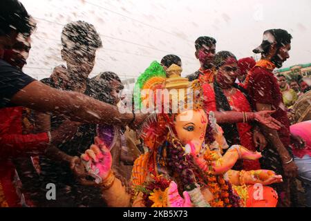 Devotees immerse an idol of Lord Ganesh in the water pond created by the Delhi Government on the last day of the Ganesh Chaturthi festival, at Geeta Colony on September 12, 2019 in New Delhi, India. (Photo by Mayank Makhija/NurPhoto) Stock Photo