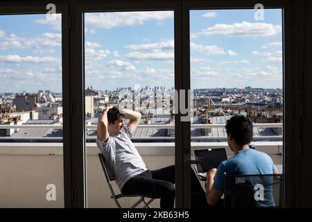 Paris, France, August 29, 2019. Two employees meet on the balcony of their startup. (Photo by Emeric Fohlen/NurPhoto) Stock Photo
