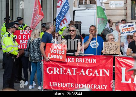 Pro-Brexit supporters of Boris Johnson protest outside the Supreme Court on 17 September, 2019 in London, England. Today, the Supreme Court judges begin a three-day hearing over the claim that Prime Minister Boris Johnson acted unlawfully in advising the Queen to prorogue parliament for five weeks in order to prevent MPs from debating the Brexit crisis. (Photo by WIktor Szymanowicz/NurPhoto) Stock Photo