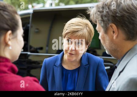 Co-Chairman of Buendnis 90 / Die Gruenen (Greens) Robert Habeck (R) greets Prime Minister of Scotland Nicola Sturgeon (C) before a meeting in Berlin on September 18, 2019. (Photo by Emmanuele Contini/NurPhoto) Stock Photo