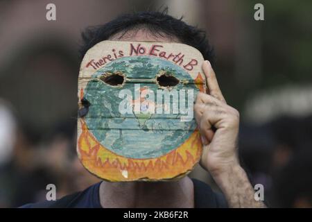 Students and activists hold placards as they participate in a Global Climate Strike rally organised by 'Fridays for Future' in New Delhi, India on September 20, 2019. (Photo by Indraneel Chowdhury/NurPhoto) Stock Photo