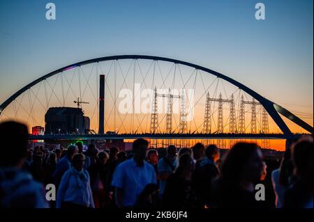 This year, 75 years after Operation Market Garden, the Dutch city of Nijmegen celebrate 75 Years of freedom, in Nijmegen, Netherlands, on September 21, 2019. During this Sunset March, they gave special attention to the 48 allied soldiers who died 75 years ago during the heroic crossing of the Waal river. 48 light towers turned on and at the same time, 48 light rays illuminated the sky. This tribute to them was supported by an opera spectacle from the water. The Sunset March ends at the Waalcrossing monument, where people could leave flowers. (Photo by Romy Arroyo Fernandez/NurPhoto) Stock Photo