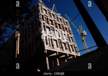 The former US Embassy, now a construction site as it is converted into a luxury Rosewood hotel, stands in Grosvenor Square in London, England, on September 21, 2019. The new US Embassy, in Nine Elms, opened in January 2018. (Photo by David Cliff/NurPhoto) Stock Photo