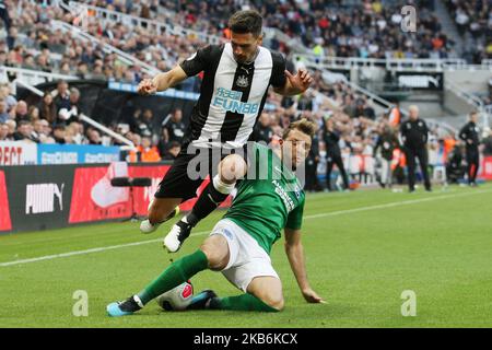 Newcastle United's Fabian Schar competes for the ball with Brighton & Hove Albion's Dale Stephens during the Premier League match between Newcastle United and Brighton and Hove Albion at St. James's Park, Newcastle on Saturday 21st September 2019. (Photo by Steven Hadlow/MI News/NurPhoto) Stock Photo