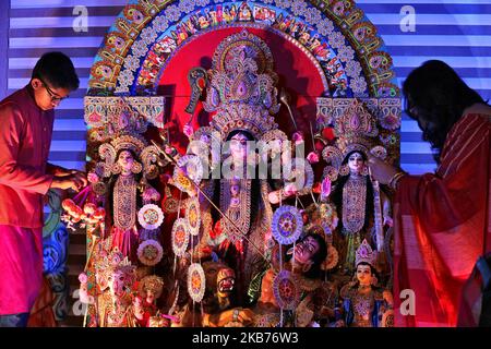 Devotees decorate the idol the Goddess Durga before prayers commence during the Durga Puja festival at a pandal (temporary temple) in Mississauga, Ontario, Canada, on September 28, 2019. Hundreds of Bengalis (who have now migrated to Canada from Kolkata, India) attended the celebration. Durga Puja is one of the largest Hindu festivals that involves worship of Goddess Durga symbolizing the power and triumph of good over evil in Hindu mythology. (Photo by Creative Touch Imaging Ltd./NurPhoto) Stock Photo