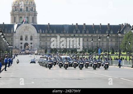 The hearse transporting the coffin of former French President Jacques Chirac leaves the Invalides (Hotel des Invalides) for the Saint-Sulpice church in Paris for the funeral service on September 30, 2019. Former French President Jacques Chirac died on September 26, 2019 at the age of 86. (Photo by Michel Stoupak/NurPhoto) Stock Photo