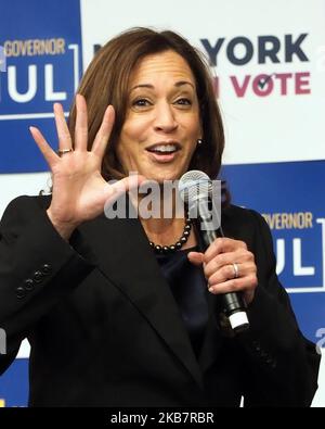 New York, NY, USA. 3rd Nov, 2022. Vice President Kamala Harris speaks during a New York Women 'Get Out The Vote'' rally at Barnard College on November 03, 2022 in New York City. Vice President Kamala Harris and Secretary Hillary Rodham Clinton joined Gov. Kathy Hochul and Attorney General Letitia James as they campaigned at a New York Women GOTV rally with the midterm elections under a week away. Hochul holds a slim lead in the polls against Republican candidate Rep. Lee Zeldin. AG James is favored to beat Republican candidate for Attorney General Michael Henry (Credit Image: © Debra L. Stock Photo