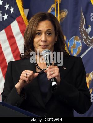 New York, NY, USA. 3rd Nov, 2022. Vice President Kamala Harris speaks during a New York Women 'Get Out The Vote'' rally at Barnard College on November 03, 2022 in New York City. Vice President Kamala Harris and Secretary Hillary Rodham Clinton joined Gov. Kathy Hochul and Attorney General Letitia James as they campaigned at a New York Women GOTV rally with the midterm elections under a week away. Hochul holds a slim lead in the polls against Republican candidate Rep. Lee Zeldin. AG James is favored to beat Republican candidate for Attorney General Michael Henry (Credit Image: © Debra L. Stock Photo