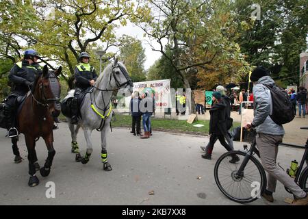 Dutch mounted police patrol next the Extinction Rebellion Climate activists group set up a so-called climate camp at the Vondelpark on October 8, 2019 in Amsterdam,Netherlands. (Photo by Paulo Amorim/NurPhoto) Stock Photo