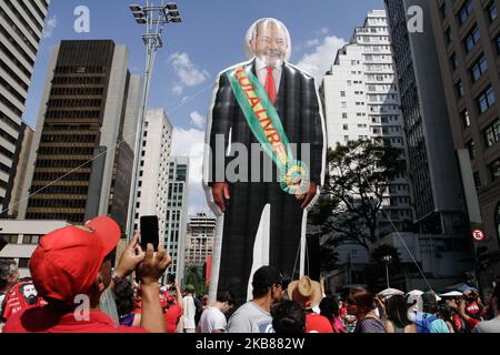Act led by the social movements, unions and the Free Lula Committee, demand the freedom of former Brazilian President Luiz Inacio Lula da Silva and suspicion of the Brazilian Minister of Justice, Sergio Moro, on Avenida Paulista, central São Paulo Paulo, this Sunday. October 13, 2019. (Photo by Fabio Vieira/FotoRua/NurPhoto) Stock Photo
