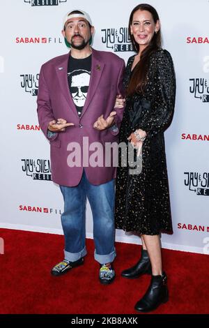 HOLLYWOOD, LOS ANGELES, CALIFORNIA, USA - OCTOBER 14: Kevin Smith and Jennifer Schwalbach arrive at the Los Angeles Premiere Of Saban Films' 'Jay and Silent Bob Reboot' held at the TCL Chinese Theatre IMAX on October 14, 2019 in Hollywood, Los Angeles, California, United States. (Photo by David Acosta/Image Press Agency/NurPhoto) Stock Photo