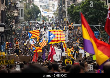 Clashes in Barcelona streets between Spanish National Police, catalan police Mossos d'Esquadra and catalan separatists demonstrations, protesting for the jailing of nine Catalan separatist leaders. In Barcelona 18 of October of 2019, Spain. (Photo by Jerome Gilles/NurPhoto) Stock Photo