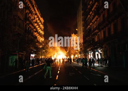 Clashes in Barcelona streets between Spanish National Police, catalan police Mossos d'Esquadra and catalan separatists demonstrations, protesting for the jailing of nine Catalan separatist leaders. In Barcelona 18 of October of 2019, Spain. (Photo by Jerome Gilles/NurPhoto) Stock Photo