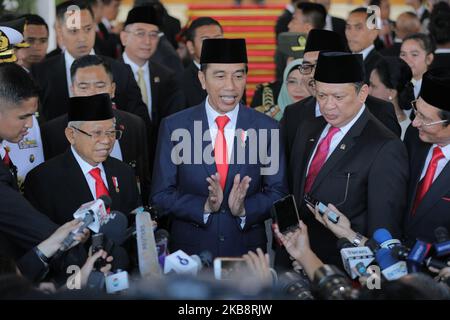 Indonesian President, Joko Widodo (C) and his Vice President, Ma'ruf Amin (L) gave a press conference with medias after the Presidential Inauguration Ceremony at the House of Representative building, Jakarta on October 20, 2019. Joko Widodo has been re-elected as Indonesian President for period for 2019-2024 with Ma'ruf Amin as Vice President. (Photo by Aditya Irawan/NurPhoto) Stock Photo
