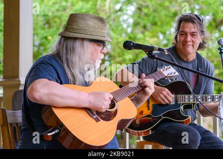 NEW ORLEANS, LA, USA - APRIL 23, 2021: Papa Mali and John Fohl perform a free front porch concert at a home in the Carrollton Neighborhood Stock Photo