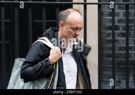 Special Political Advisor for the Prime Minister of the UK Dominic Cummings leaves Downing Street ahead of PMQs at the House of Commons on 23 October, 2019 in London, England. Yesterday, MPs approved the second reading of the European Union Withdrawal Agreement but rejected the government's fast-track Brexit bill timetable forcing Prime Minister Boris Johnson to pause the legislation process and wait for the EU's decision on granting an extension. (Photo by WIktor Szymanowicz/NurPhoto) Stock Photo