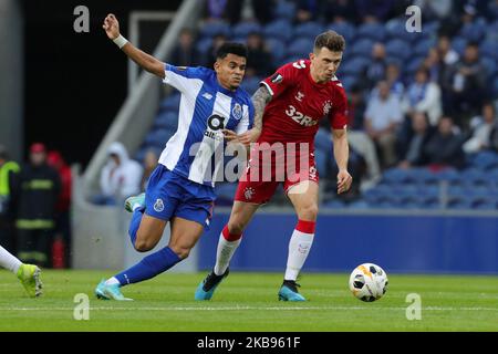 Porto's Colombian forward Luis Diaz (L) vies with Ryan Jack midfielder of Rangers FC (R) during the UEFA Europa League group G match between FC Porto and Rangers FC, at Dragao Stadium on October 24, 2019 in Porto, Portugal. (Photo by Paulo Oliveira / DPI / NurPhoto) Stock Photo
