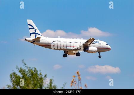 Aegean Airlines Airbus A320-200 aircraft as seen on final approach landing at Athens International Airport AIA Eleftherios Venizelos ATH / LGAV in a blue sky summer like day in Athens, Greece. The airplane has the registration SX-DVV, the name Cleisthenes and 2x IAE jet engines. Aegean Airlines carrier A3 AEE is based with a hub in the Greek capital Athina and is a Star Alliance aviation alliance member. (Photo by Nicolas Economou/NurPhoto) Stock Photo