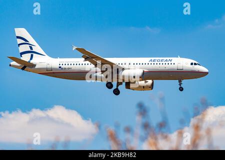 Aegean Airlines Airbus A320-200 aircraft as seen on final approach landing at Athens International Airport AIA Eleftherios Venizelos ATH / LGAV in a blue sky summer like day in Athens, Greece. The airplane has the registration SX-DVV, the name Cleisthenes and 2x IAE jet engines. Aegean Airlines carrier A3 AEE is based with a hub in the Greek capital Athina and is a Star Alliance aviation alliance member. (Photo by Nicolas Economou/NurPhoto) Stock Photo