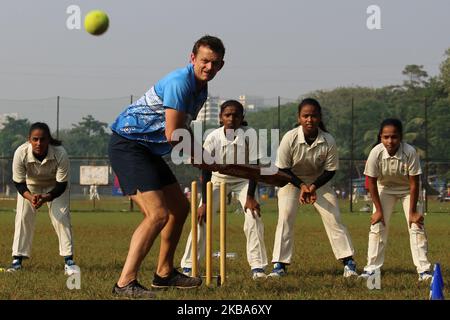 Former Australian Cricketer Adam Gilchrist attends a practice session with students of Magician Foundation India (MFI) in Mumbai, India on 06 November 2019. (Photo by Himanshu Bhatt/NurPhoto) Stock Photo