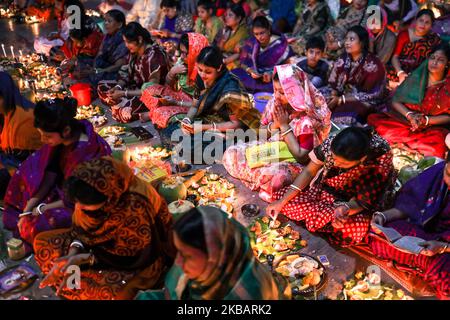 Hindu devotees sit together on the floor of a temple to observe Rakher Upabash in Dhaka Bangladesh on November 12, 2019. (Photo by Kazi Salahuddin Razu/NurPhoto) Stock Photo
