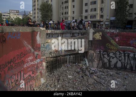 'Baquedano' metro station, the damaged and destroyed main entrance. Police officers are accused of torturing people inside the subway station. Santiago de Chile, November 14, 2019. (Photo by Claudio Abarca Sandoval/NurPhoto) Stock Photo
