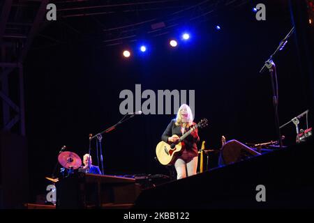 The american singer and songwriter Rickie Lee Jones performs live at Fabrique on november 15, 2019 in Milan, Italy. (Photo by Roberto Finizio/NurPhoto) Stock Photo