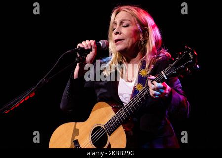 Rickie Lee Jones performs on stage at Fabrique on November 15, 2019 in Milano, Italy (Photo by Mairo Cinquetti/NurPhoto) Stock Photo